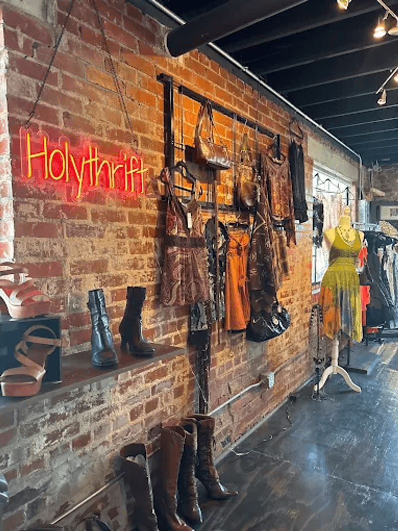 The Vintage Haven at 1618 N Gatewood Avenue