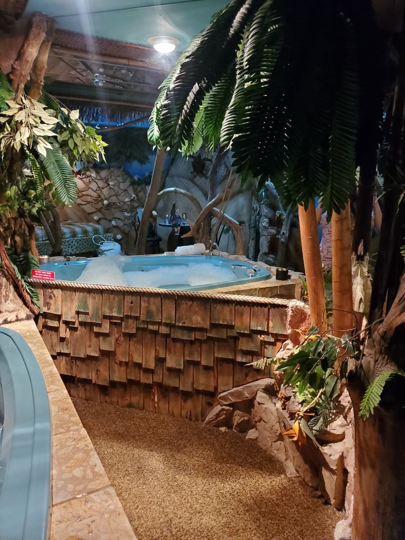 Blue Lagoon Is the Water-Feature Flex