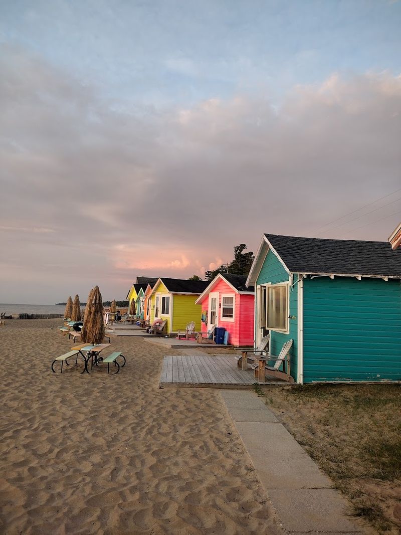 Beachfront rhythm and daily flow