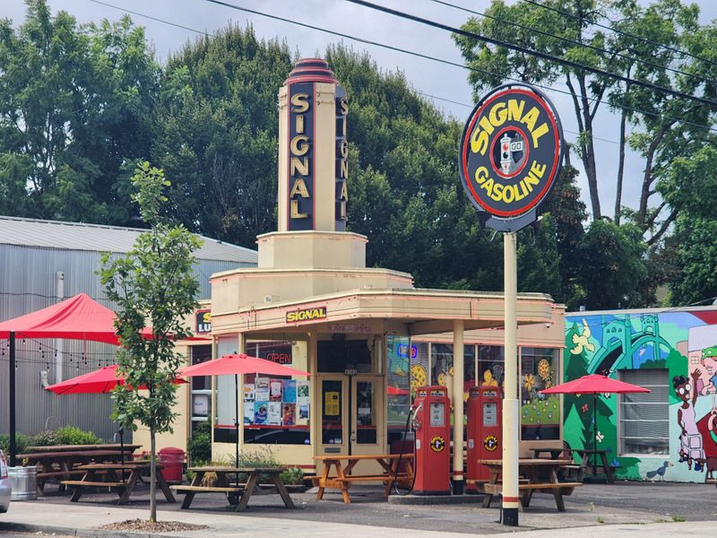Signal Station Pizza (Portland, Oregon)