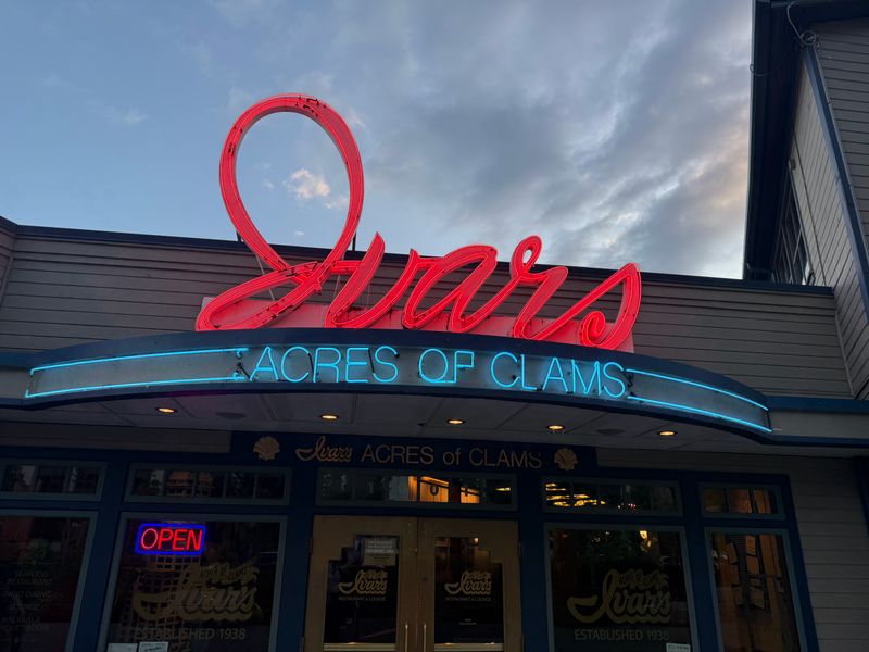Washington – Ivar’s Acres of Clams – Seattle