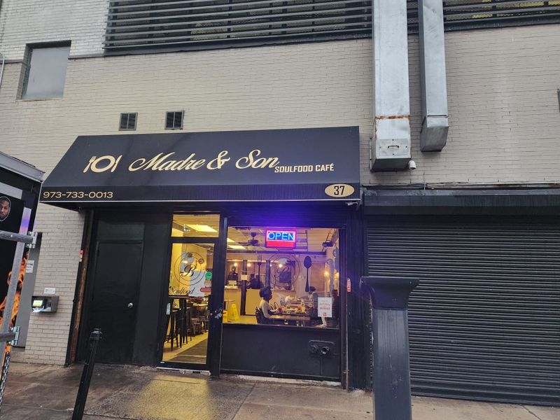 Madre & Son Soulfood Cafe (Newark)