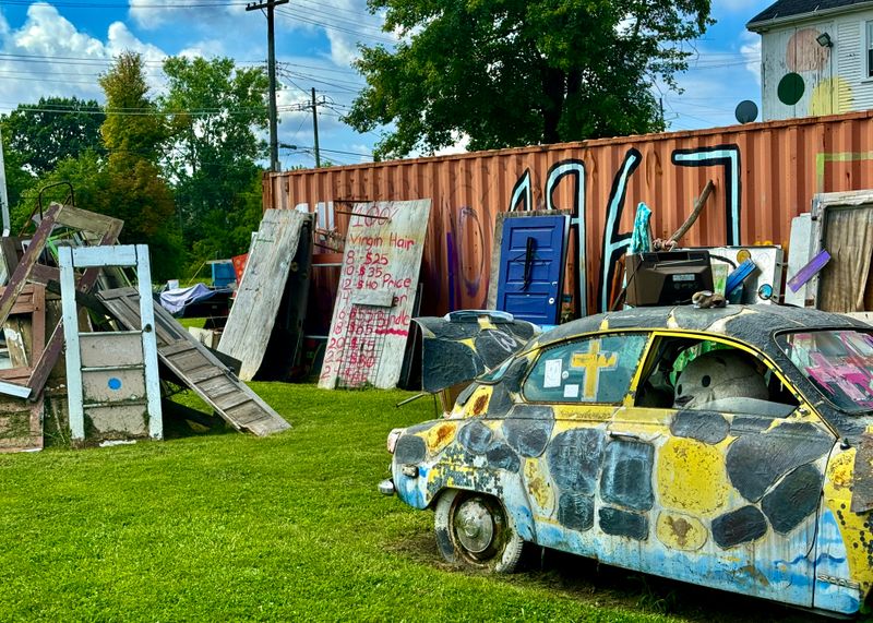 The Language Of Dots And Objects