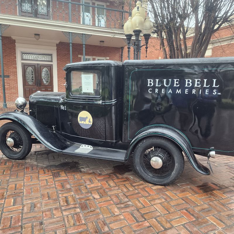 Photo Ops: Truck, Statues, And Murals