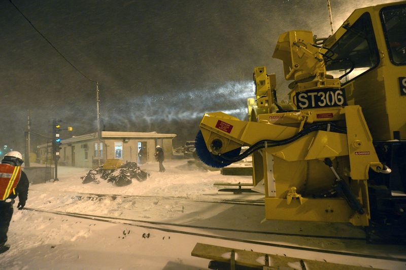 How Weather and Other Settings Shape the Strategy