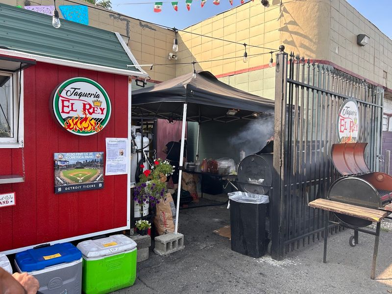 Neighborhood stroll and nearby stops