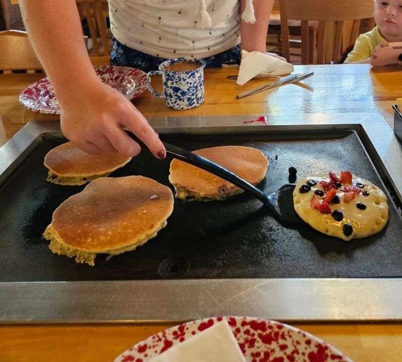 The Tableside Griddle Experience That Makes This Place Unforgettable