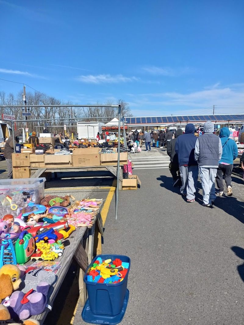 The Outdoor Flea Market and What You Can Find