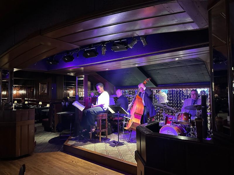 Atmosphere That Lowers the Shoulders