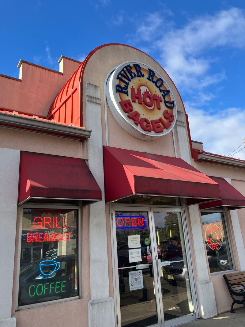 River Road Hot Bagels - Fair Lawn