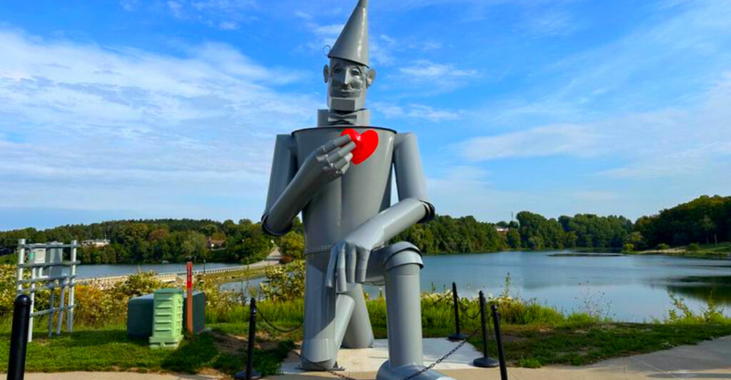 You Won’t Believe Where This 24-Foot Tin Man Found His Heart – Have You Seen Him?