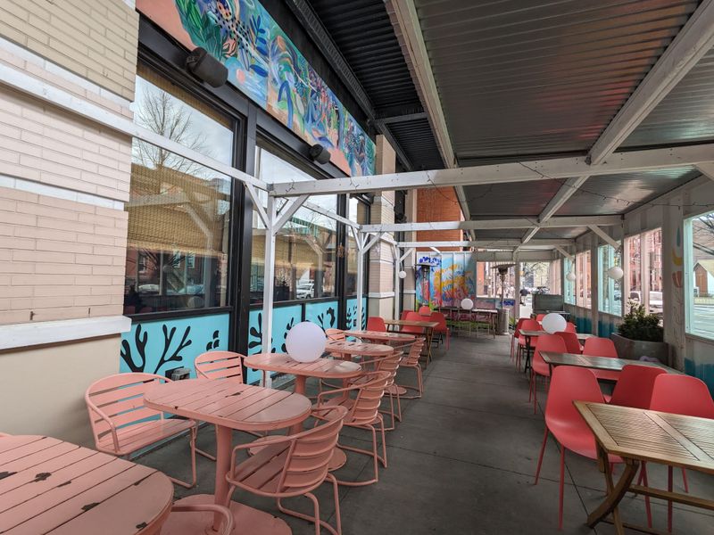 Frankie (Jersey City) - Patio dining, Aussie-American style