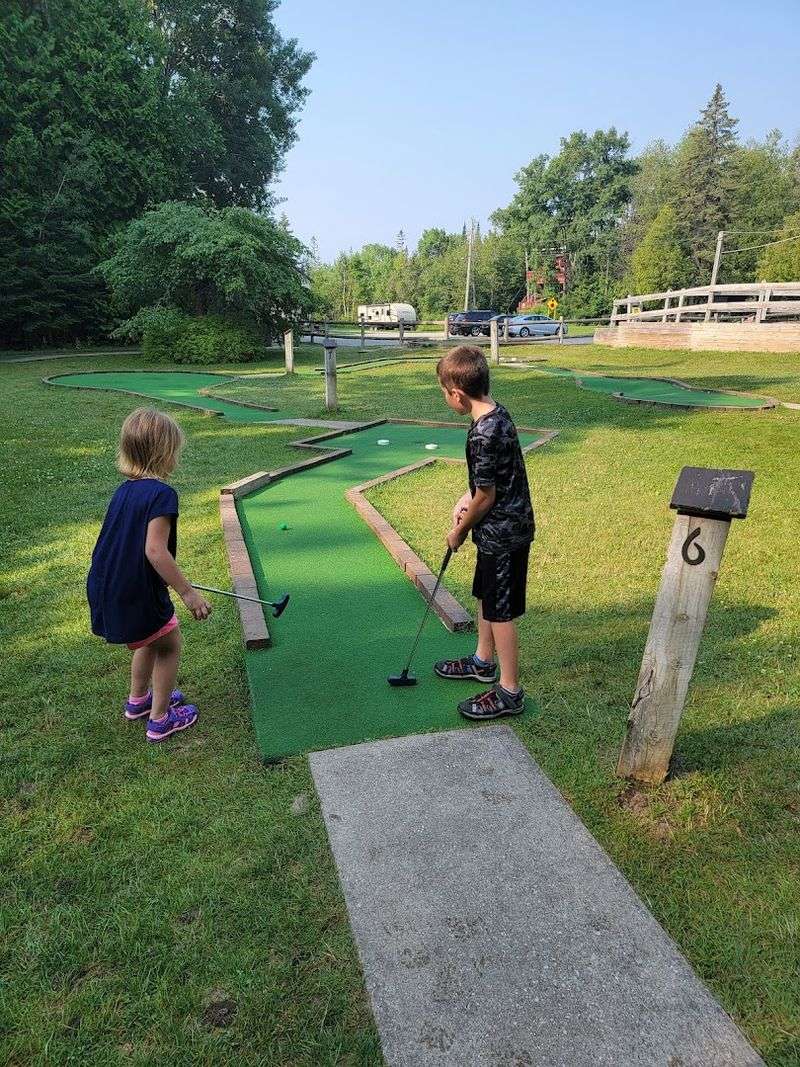 Mini Golf With Crooked Confidence