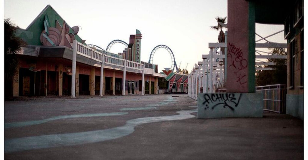 10 Forgotten U.S. Amusement Parks That Time Left Behind