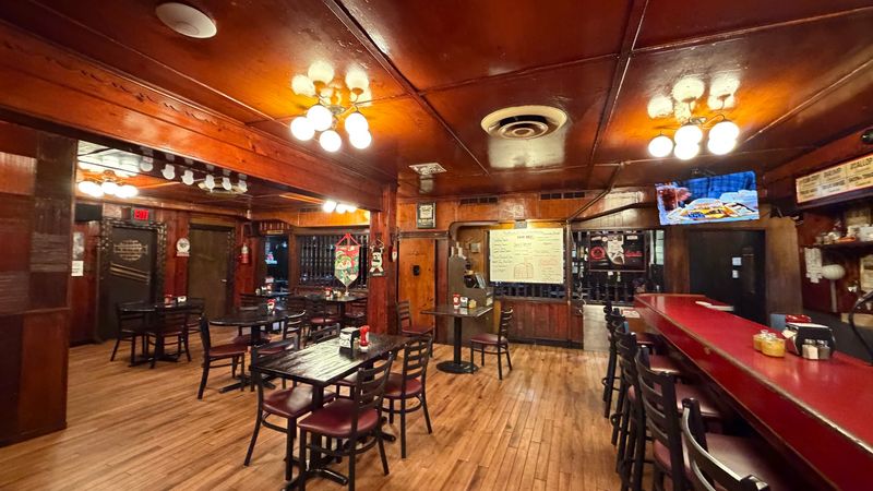 Rutt's Hut - Clifton