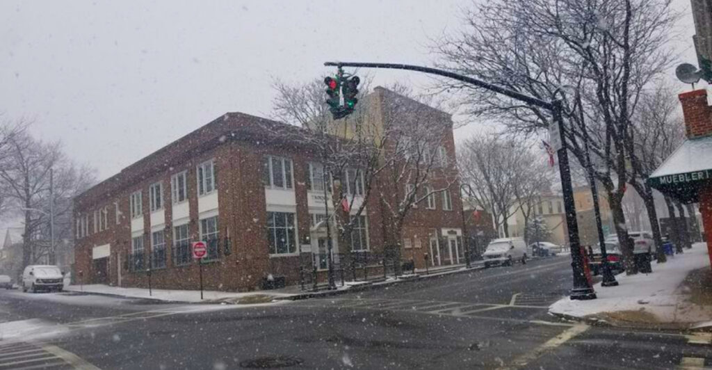 13 American Towns With Famous “Haunted” Streets