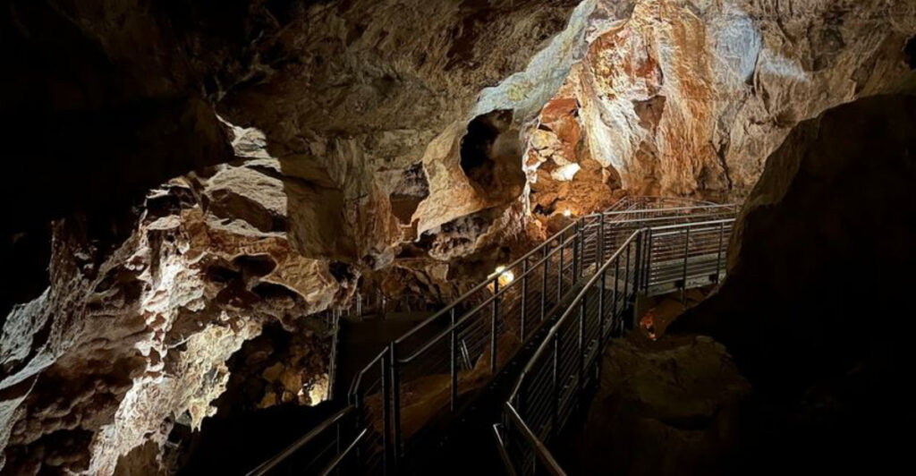 15 Amazing U.S. Caves With Easy Tours Anyone Can Enjoy