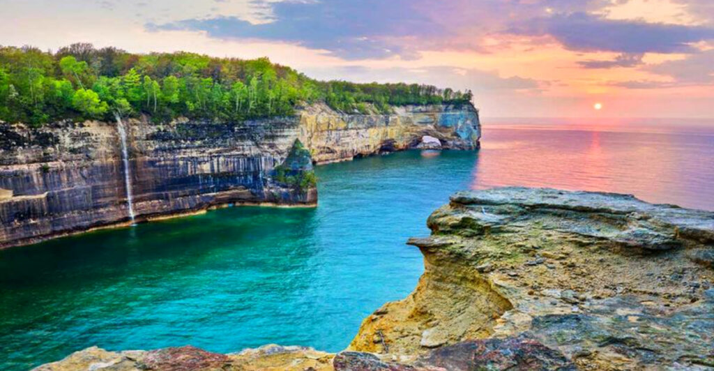 15 Stunning U.S. Lakes Perfect for a Spring Getaway
