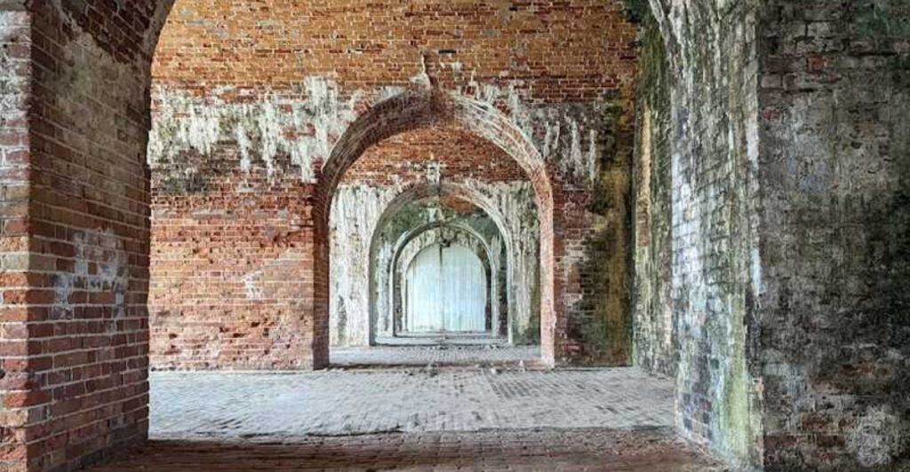 17 Haunted Places in the South Brave Travelers Can Actually Visit