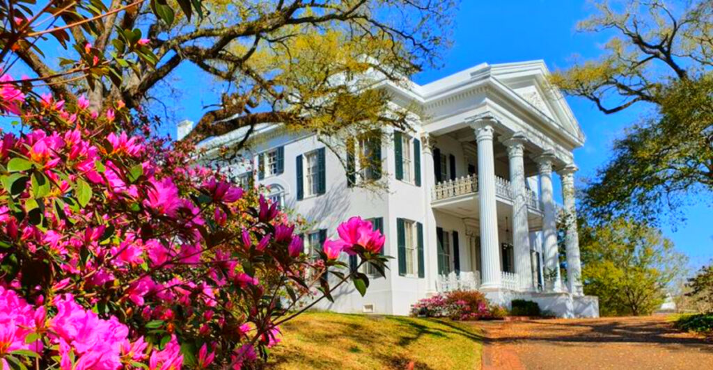 23 Southern Towns That Still Hold Onto Tradition
