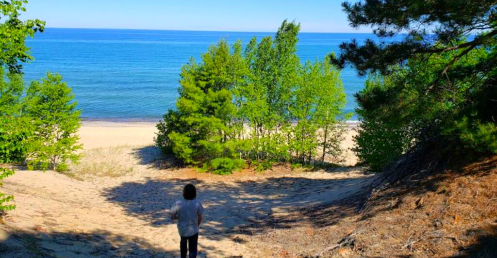 A 1.5-Mile Hike Leads to Limestone Coves So Blue They Look Caribbean