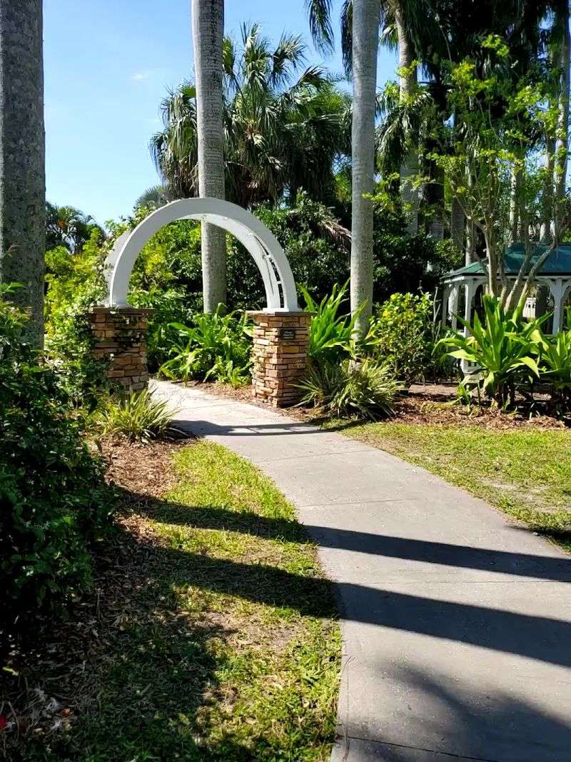 Twenty Acres of Florida Botanicals Worth Exploring