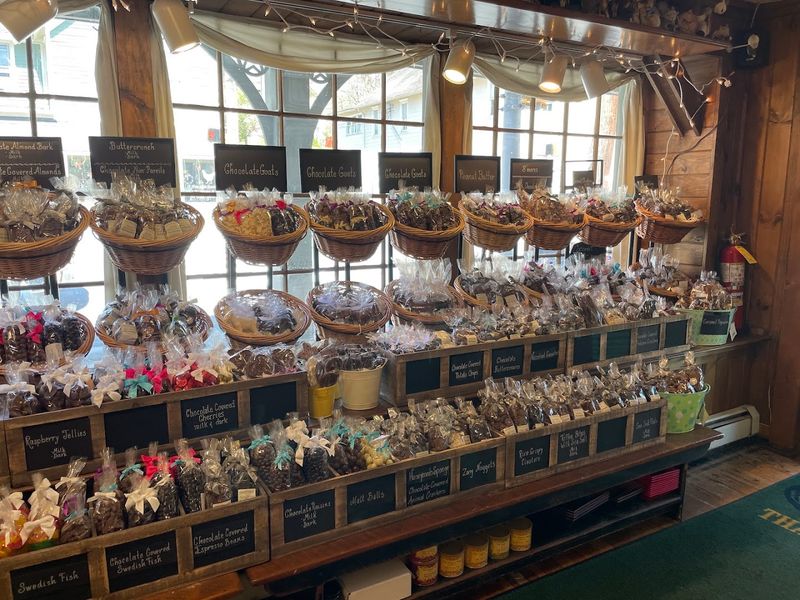 Thoughtful Gift Wrapping and Customer Care