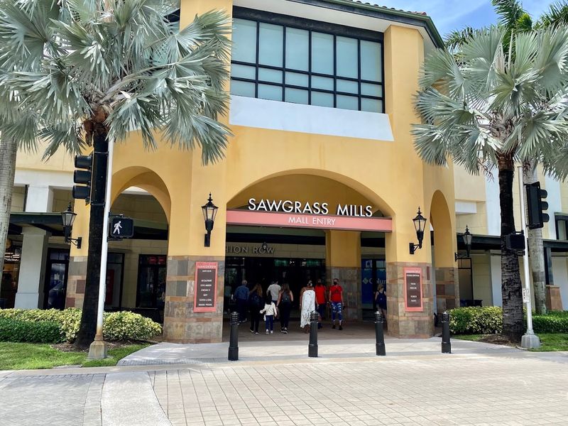 The Address, Size, and Layout of Sawgrass Mills