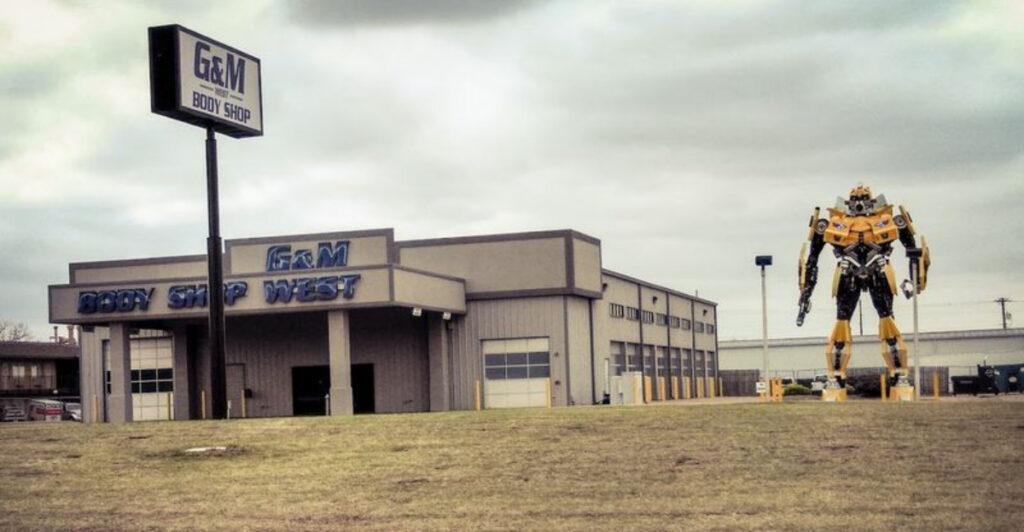 A Massive Transformer Robot Is Standing Outside This Oklahoma Shop