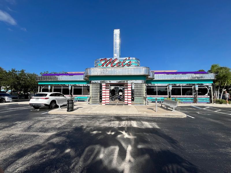 Festive Decor and Seasonal Touches That Keep Things Fresh