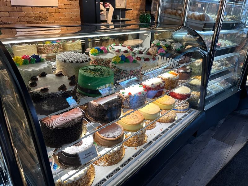 Custom Cakes That Deliver on the Big Day