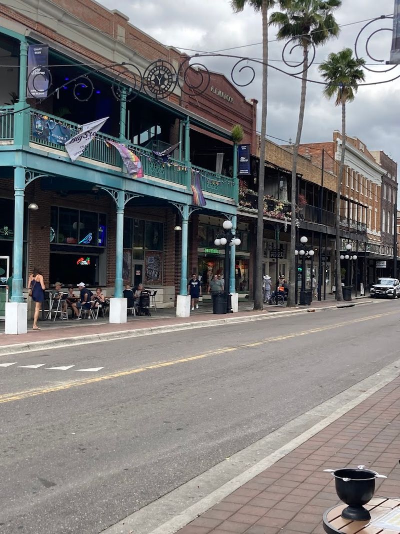 Neighborhood Exploration Beyond the Tourist Trail