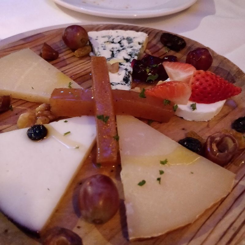 Why Small Plates Change Everything About a Meal