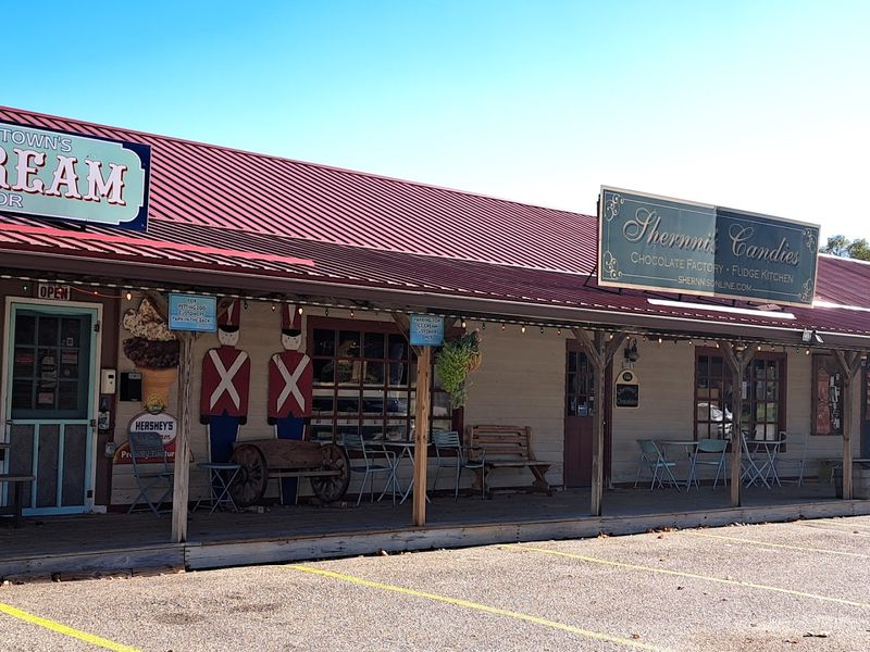 The Main Street Feeling That Sells the Mood