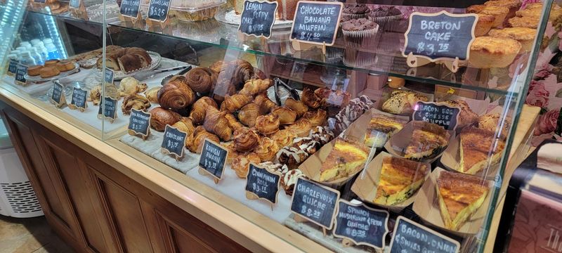 The pastry case that changes plans