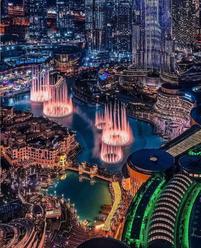 Dubai Fountain — Choreographed Grandeur