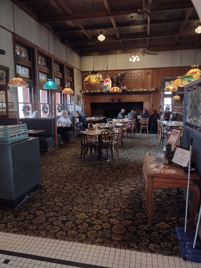 The room does half the work