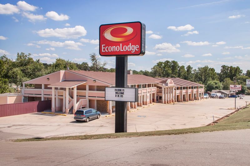 Vintage Motels and the Spirit of American Road Travel