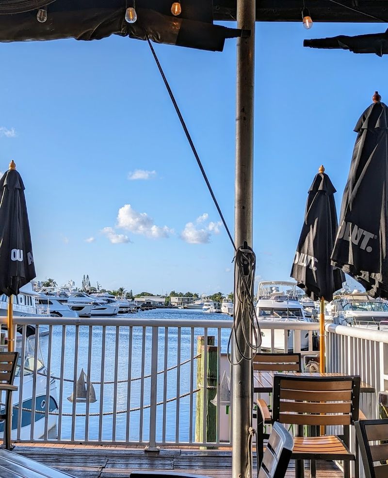 Live Music and the Atmosphere That Keeps You Longer