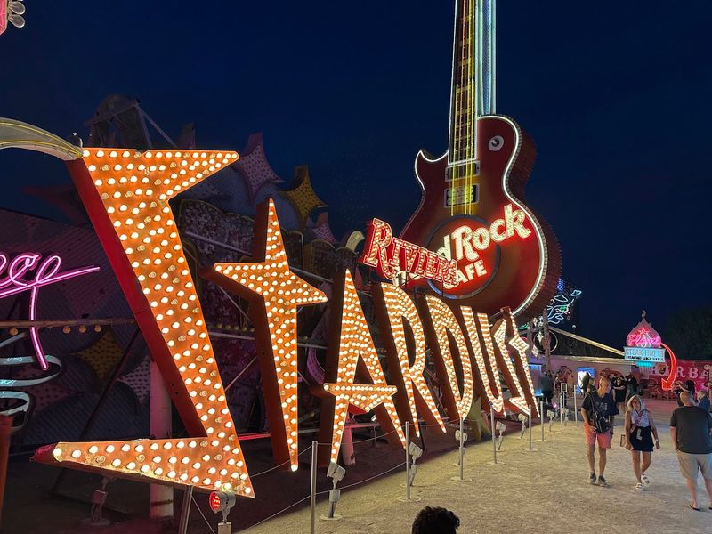 Famous Signs and Their Fascinating Histories