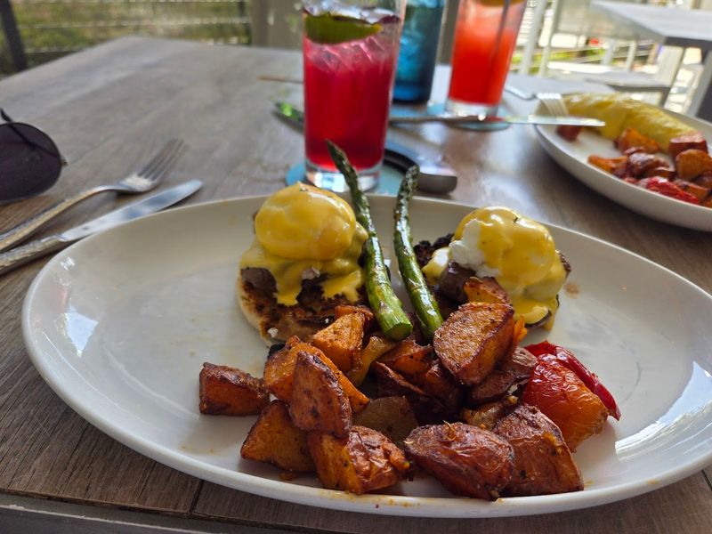 The Bar Scene and Craft Cocktails