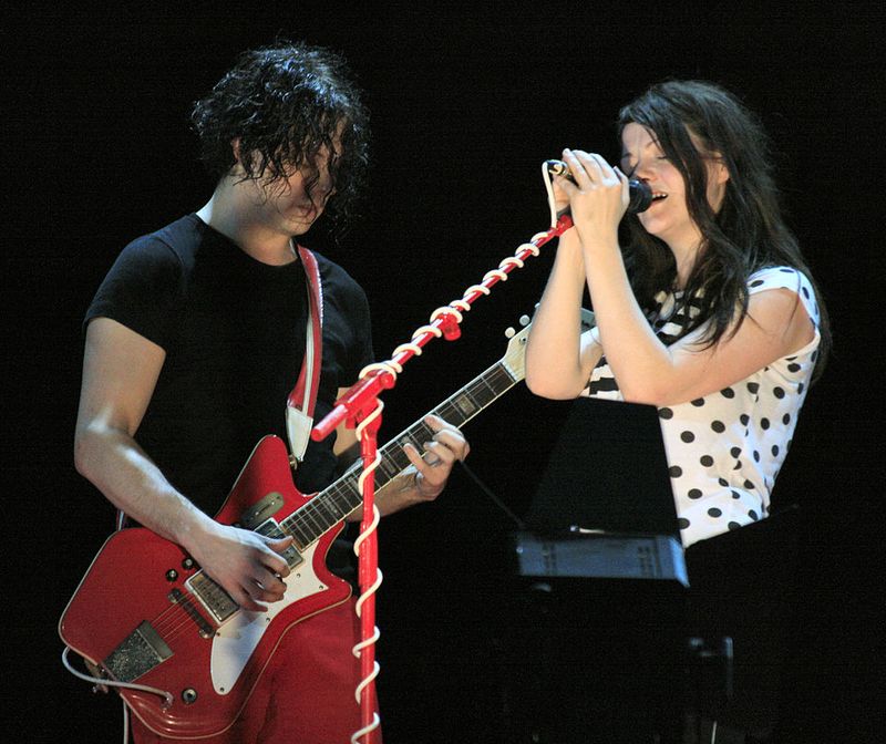 The White Stripes - Seven Nation Army (2003)