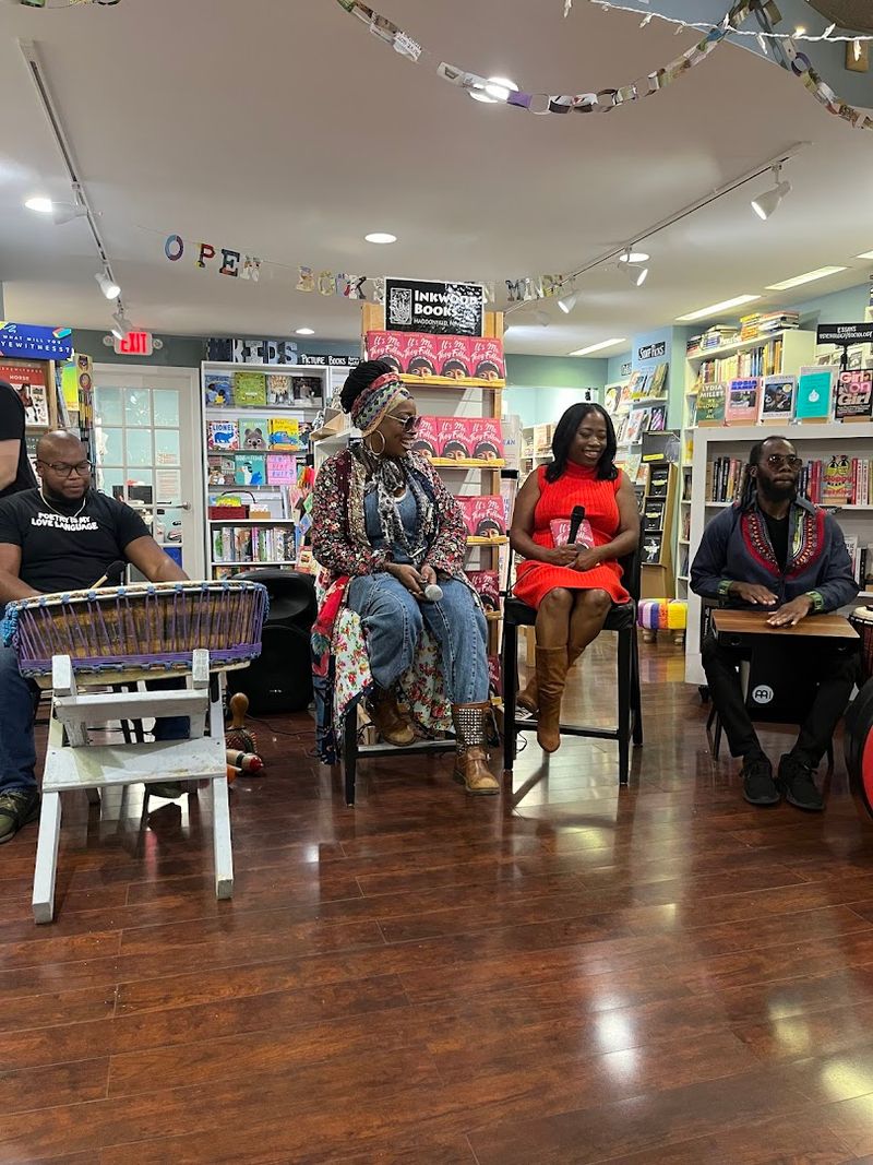 Events That Turn Browsing Into a Community Experience