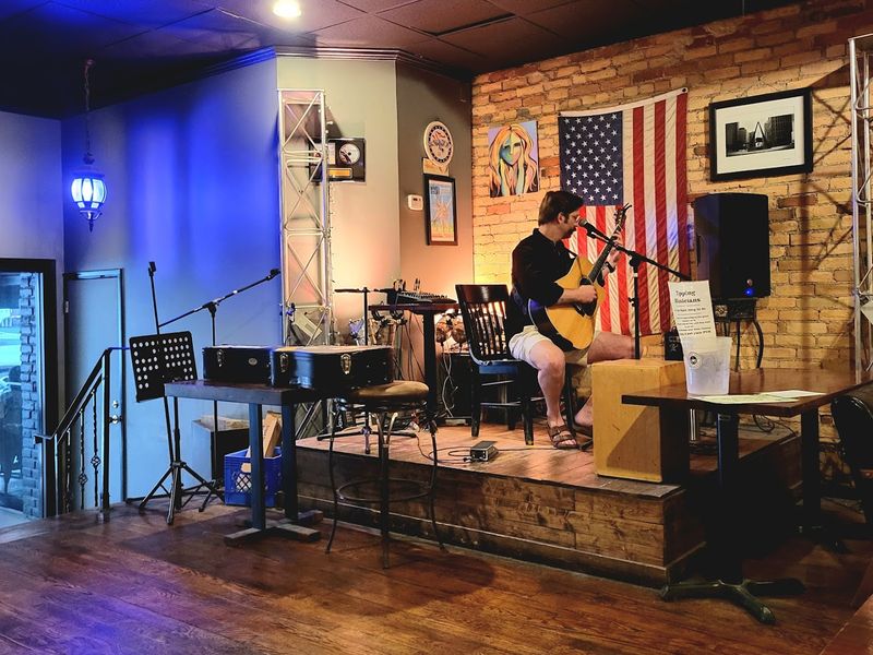 Live Music Nights That Transform the Whole Atmosphere