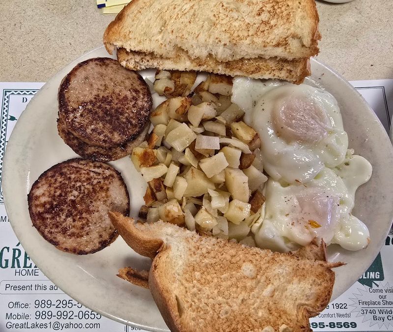 Breakfast Served With the Same Honest Energy