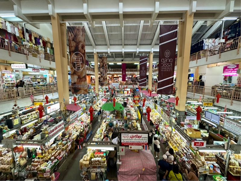 Chiang Mai for Local Snacks and Everyday Life at Warorot Market