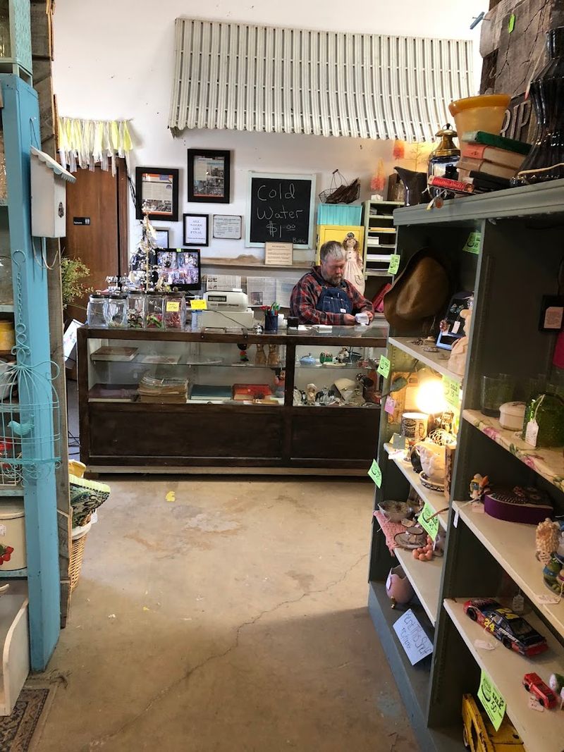 The Friendly Faces Running the Floor