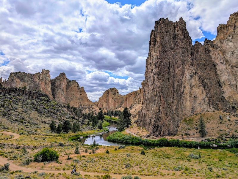 Smith Rock State Park (Oregon) – Instead of Yellowstone's Geothermal Regions
