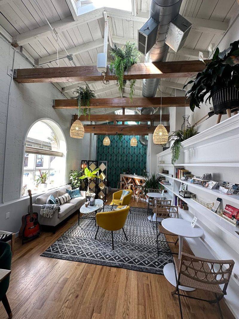 The Indoor Library Lounge: A Spot Built for Staying a While