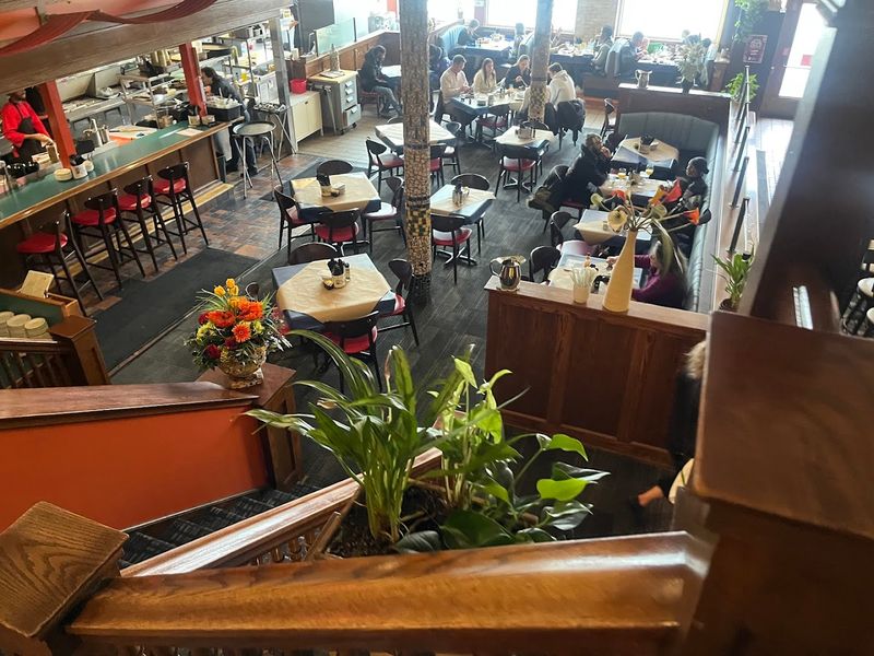 Service that keeps the meal flowing